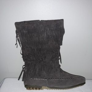 Women's three layer fringe boots Size 8 Med